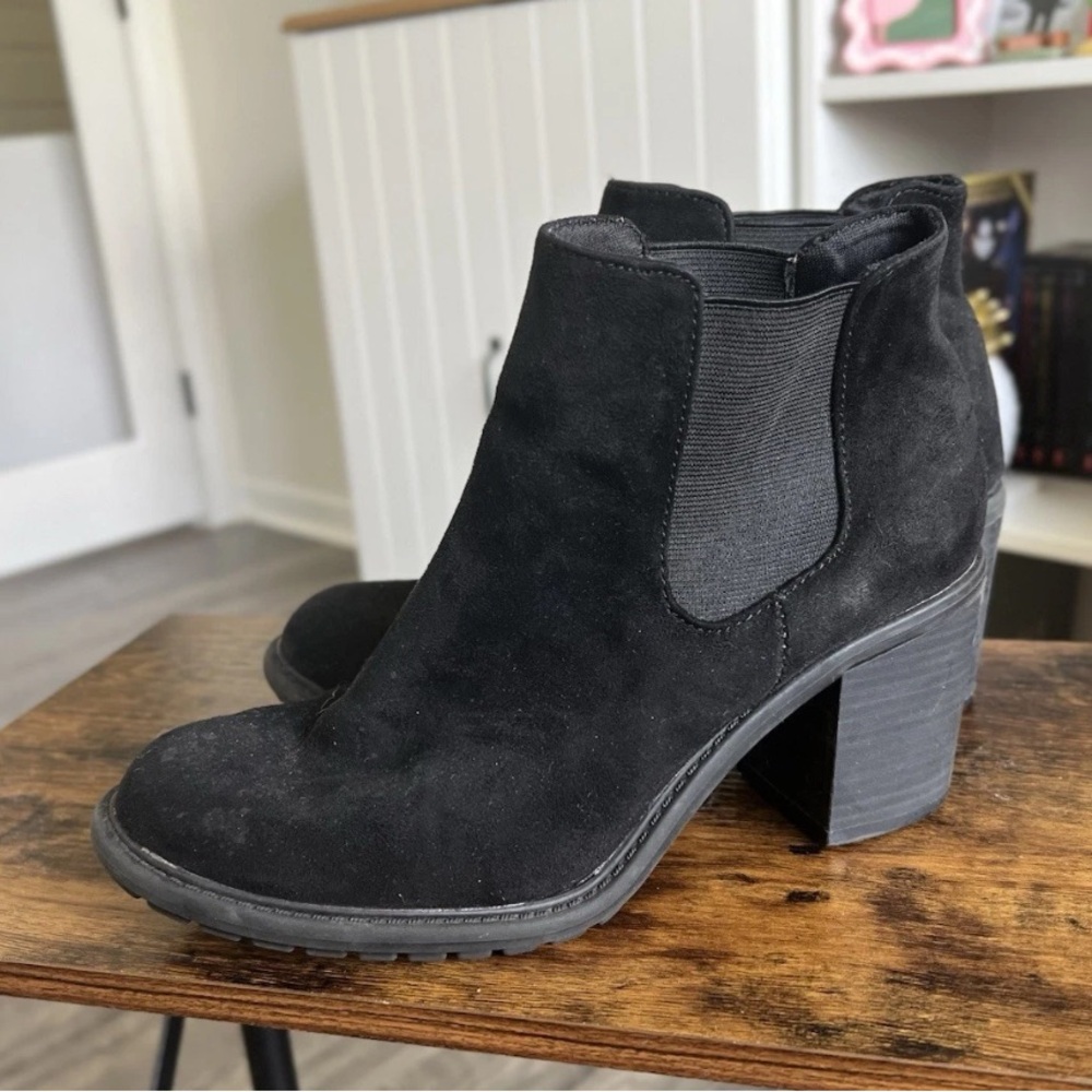 Merona Black Chucky Heel Ankle Boots Women's Size 8 Faux Suede